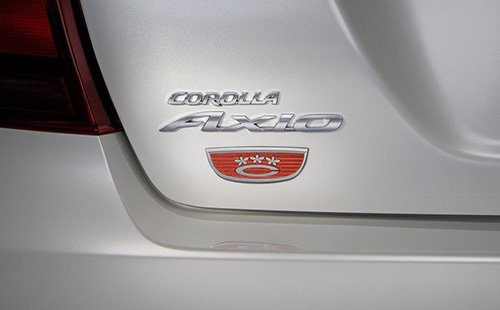Toyota ra mắt Corolla Axio Hybrid G 50 bản đặc biệt
