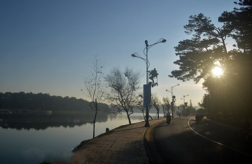 Chào buổi sớm bên Hồ Xuân Hương