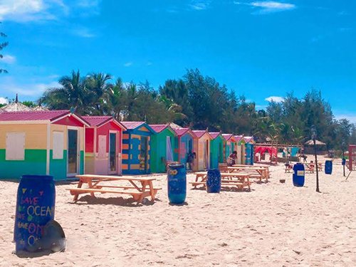 Những căn nhà màu sắc “gây sốt” trên bãi biển