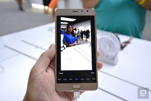 Cận cảnh smartphone máy ảnh kép giá 225 USD của Xiaomi