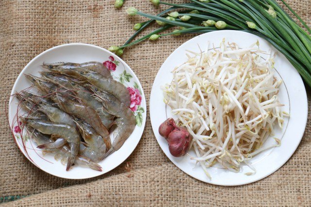 Món ăn ngon: Tôm xào hẹ đơn giản mà ngon miệng