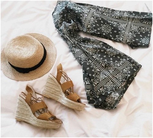 Mặc đẹp đi du lịch, không thế thiếu một chiếc mũ!