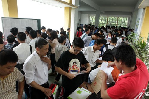 Lo thất lạc hồ sơ, thí sinh đi hàng trăm km để đăng kí xét tuyển