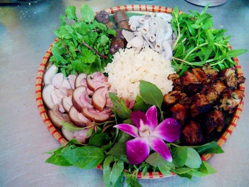Bò tái kiến đốt, gà bọc đất - món ngon nhất định phải thử ở Tam Đảo
