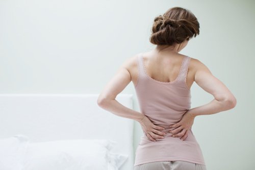 Bắt 5 bệnh nguy hiểm chỉ từ 5 dấu hiệu đau lưng thường gặp