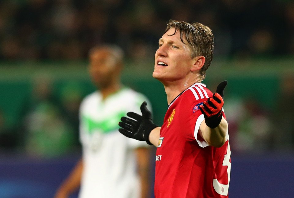 M.U ép Schweinsteiger vào thế phải… giảm lương