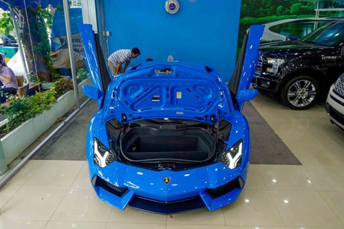 “Choáng” Lamborghini Aventador màu xanh cực độc mới về Việt Nam