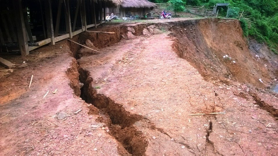 Thanh Hóa: Di dời khẩn cấp trường học vì sạt lở đất