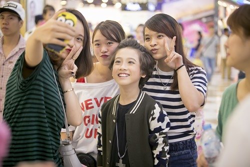 "Soái ca nhí" Idol Kids được cổ vũ khi hát hit của Sơn Tùng