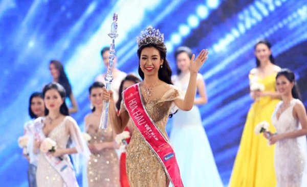 Đỗ Mỹ Linh rạng rỡ đăng quang Hoa hậu Việt Nam 2016