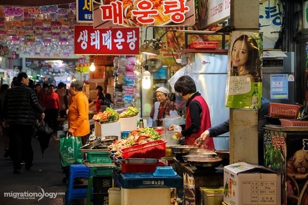 Khu chợ ẩm thực cổ nhất xứ kimchi