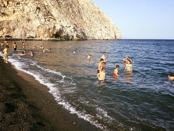 Khám phá hòn đảo xanh ngắt màu trời Santorini