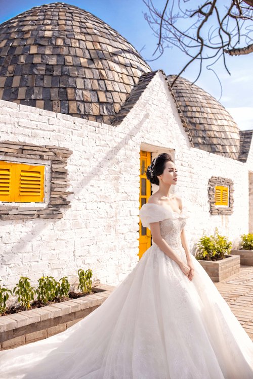 Những mẫu váy cưới đính ren bồng bềnh, quyến rũ hot nhất 2016