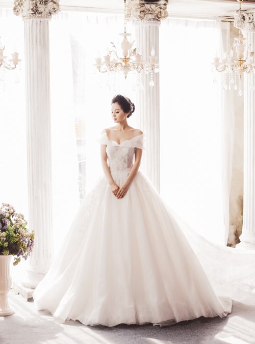 Những mẫu váy cưới đính ren bồng bềnh, quyến rũ hot nhất 2016