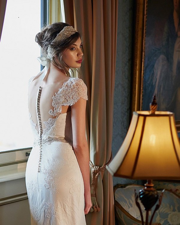 Mơ mộng và tinh tế với những thiết kế váy cưới của Elbeth Gillis
