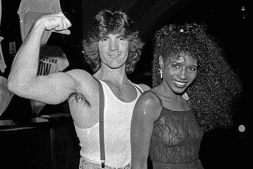 "Cáo già" Simon Cowell U60 vẫn khiến đàn bà điêu đứng