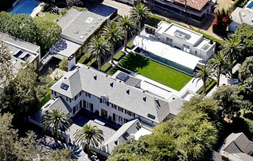 "Cáo già" Simon Cowell U60 vẫn khiến đàn bà điêu đứng