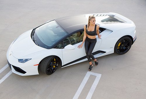 Quý cô sexy "thuần hóa" siêu bò Lamborghini Huracan