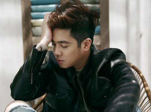 Bất ngờ với vẻ ngoài khác lạ của Bùi Anh Tuấn