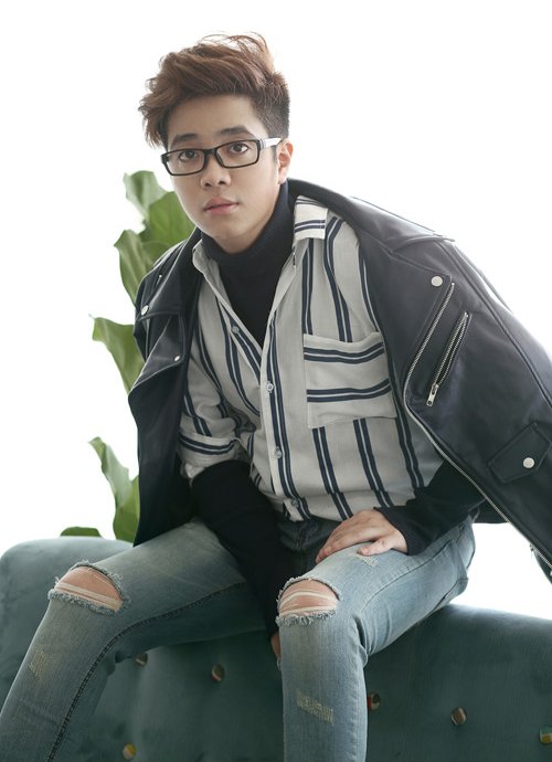 Bất ngờ với vẻ ngoài khác lạ của Bùi Anh Tuấn