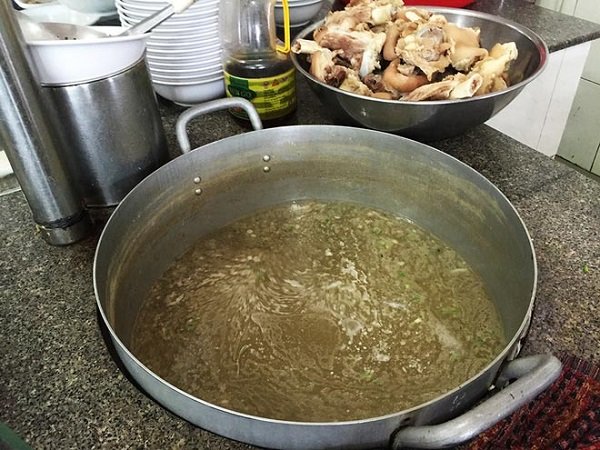 Du khách bị "níu chân" bởi bánh canh bột lọc giò heo ở Bà Rịa