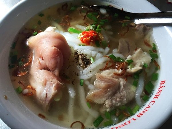 Du khách bị "níu chân" bởi bánh canh bột lọc giò heo ở Bà Rịa