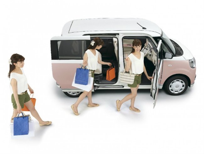 Daihatsu Move Canbus giá 260 triệu đồng khiến phái đẹp mê