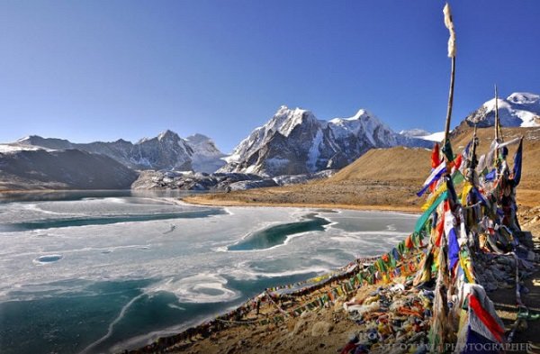 10 hồ nước đẹp "rụng rời" trên dãy núi Himalayas