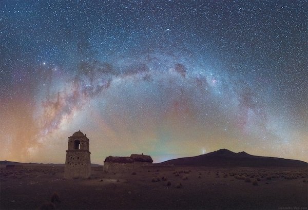 Diệu kỳ dải Ngân hà phản chiếu trên cánh đồng muối lớn nhất thế giới