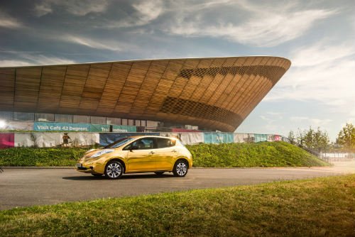 Nissan tặng ôtô vàng cho nhà vô địch điền kinh Paralympic 2016