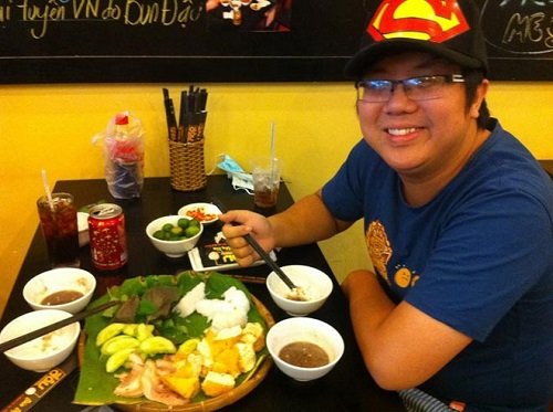 Sao Việt bị hấp dẫn bởi món bún đậu mắm tôm ở Sài Gòn