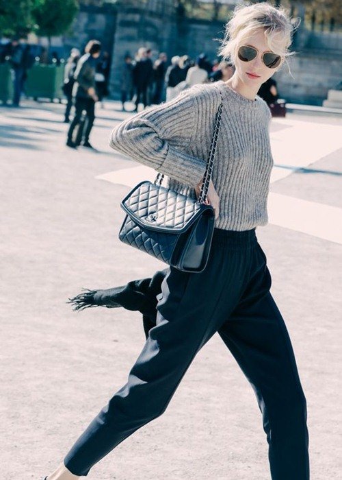 Vì sao bạn luôn cần một chiếc áo len mỏng?