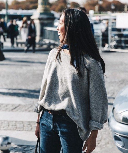 Vì sao bạn luôn cần một chiếc áo len mỏng?