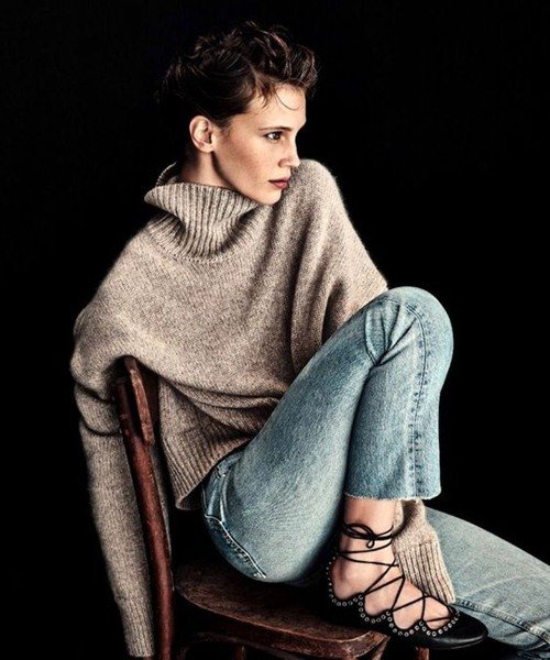 Vì sao bạn luôn cần một chiếc áo len mỏng?