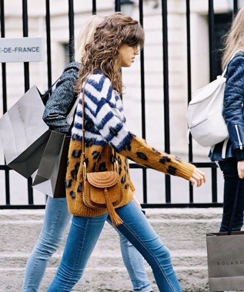 Vì sao bạn luôn cần một chiếc áo len mỏng?