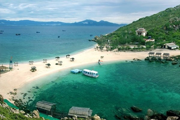 Mê mẩn trước vẻ đẹp “bãi tắm đôi” duy nhất ở Việt Nam
