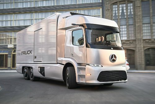 Soi xe tải điện công nghệ cao Mercedes-Benz Urban eTruck