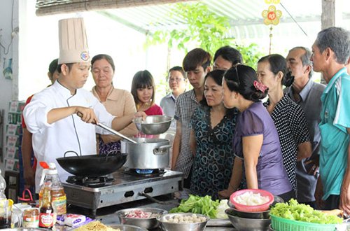 Làm nông trông… du lịch