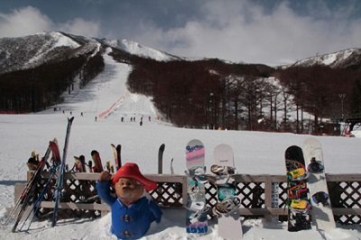 Vui chơi trong tuyết rơi trắng trời Fukushima