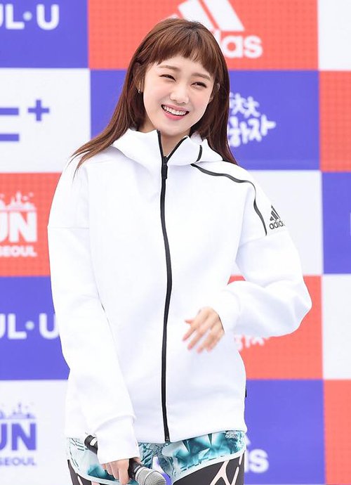 Mốt tóc "chó gặm" đang khiến sao Hàn phát cuồng