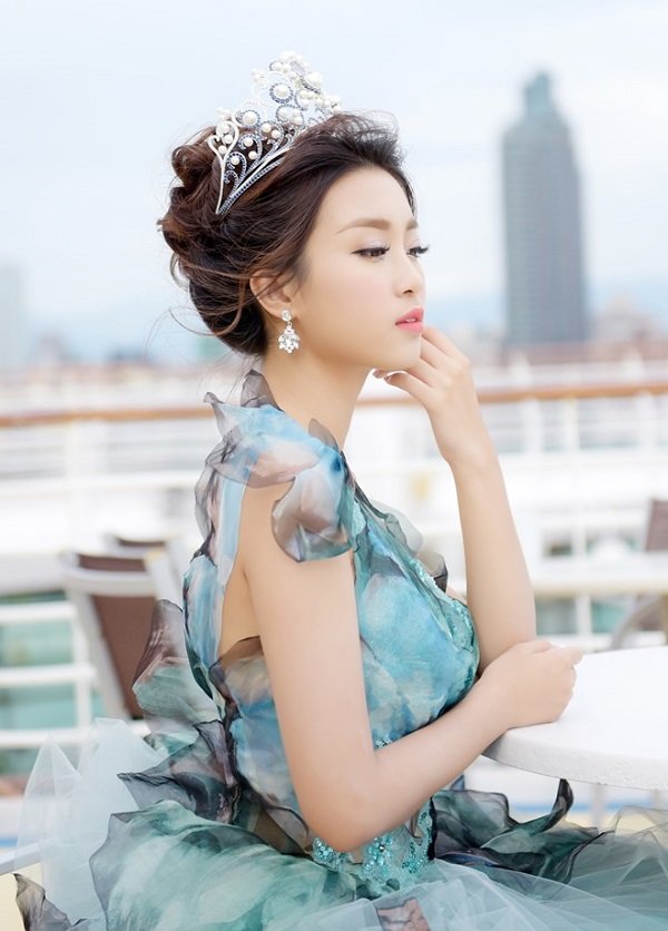 Hoa hậu Đỗ Mỹ Linh diện đầm công chúa dự sự kiện ở Đài Loan