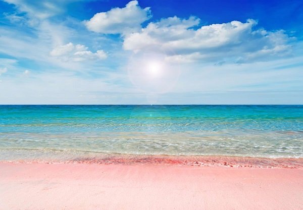 Những bãi biển có màu sắc lạ lùng