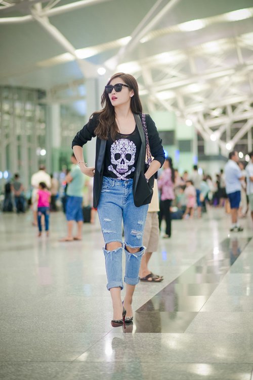 Hễ ra sân bay, hoa - á hậu Việt lại mặc "chất" thế này