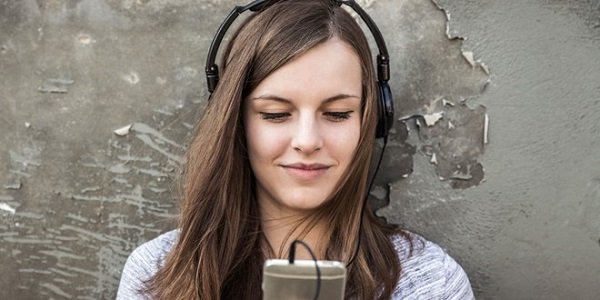 6 thói quen gây hại cho đôi tai
