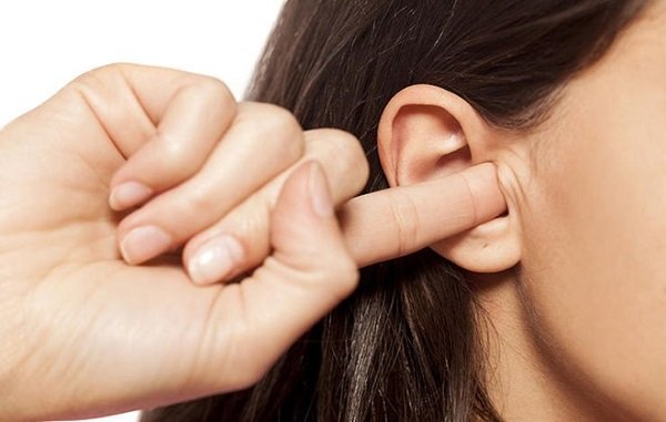 6 thói quen gây hại cho đôi tai