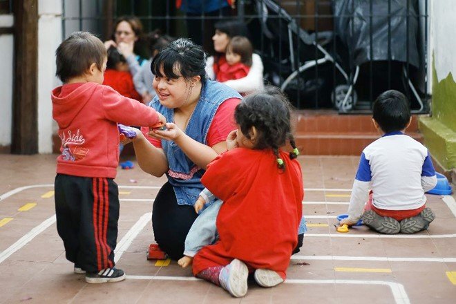 Người mắc bệnh down đầu tiên trở thành giáo viên ở Argentina