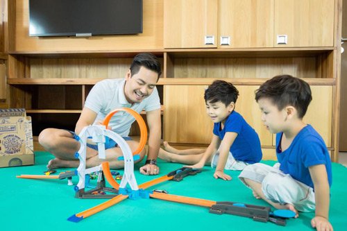 Tan chảy với hình ảnh bên vợ đẹp, con xinh của Phan Anh