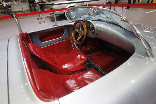 Gian hàng xe cổ - Nơi dành cho người yêu xe