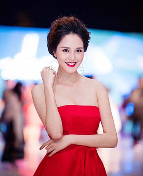 Hoa hậu Kỳ Duyên, Á hậu Hoàng Anh khoe thân nóng bỏng nhất tuần