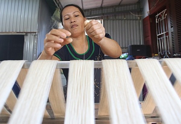 "Tận mục" làng ươm tơ bằng tay nổi tiếng nhất Việt Nam
